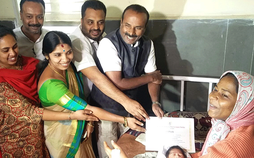 BBMP gifts Rs 5 lakh cheque to first baby girl of 2018