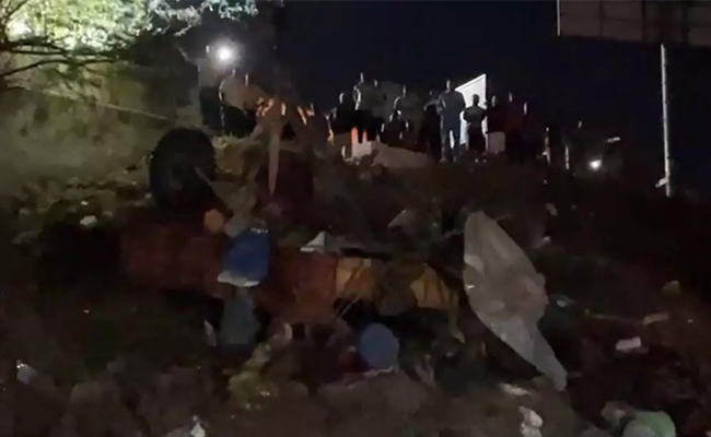 Bagalkot: Four killed, including two-year-old child, as tractor trolley overturns in Jamkhandi