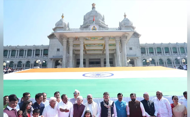 Siddaramaiah unveils world's second largest khadi national flag at Belagavi