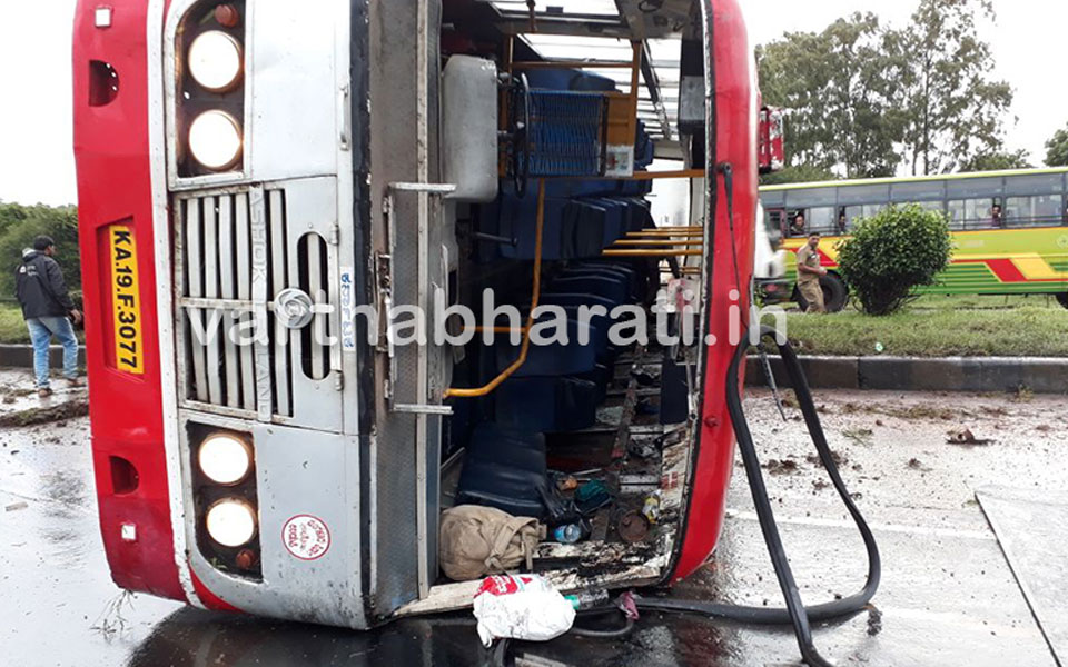 Belagavi: KSRTC bus turns turtle; two die