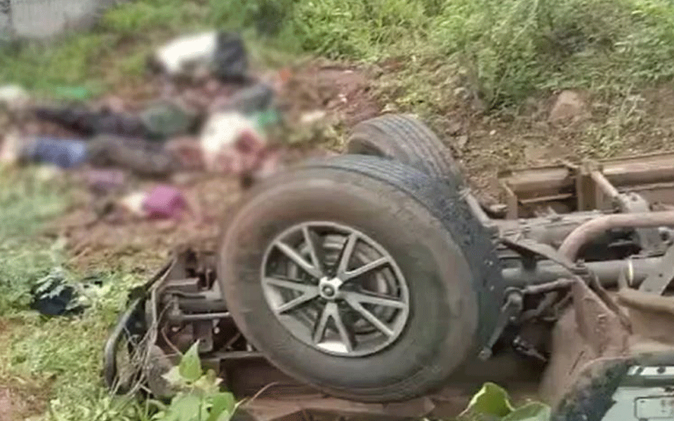 Goods vehicle falls into stream in Karnataka killing 7 labourers, grievously injuring 3 others