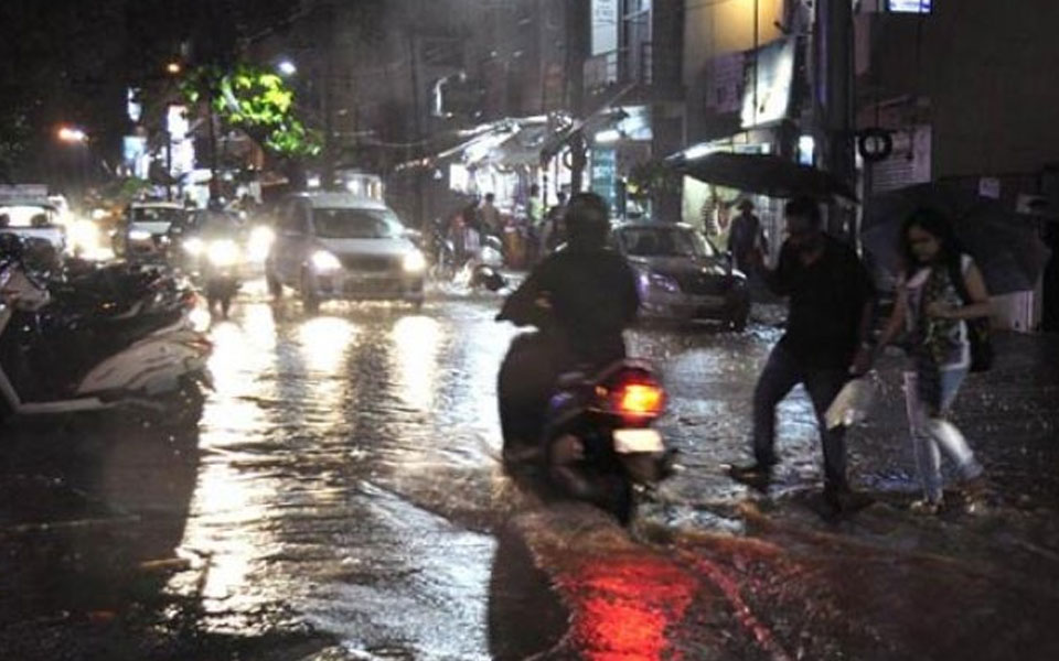 Rain wreaks havoc in Bengaluru; Hebbal Road turns into canal