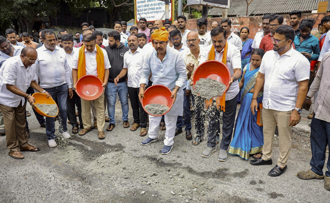 Eviction row: Is Cong leader Venugopal 'super CM' of K'taka, asks state BJP