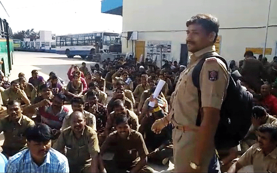 BMTC employees protest accusing harassment from higher ups