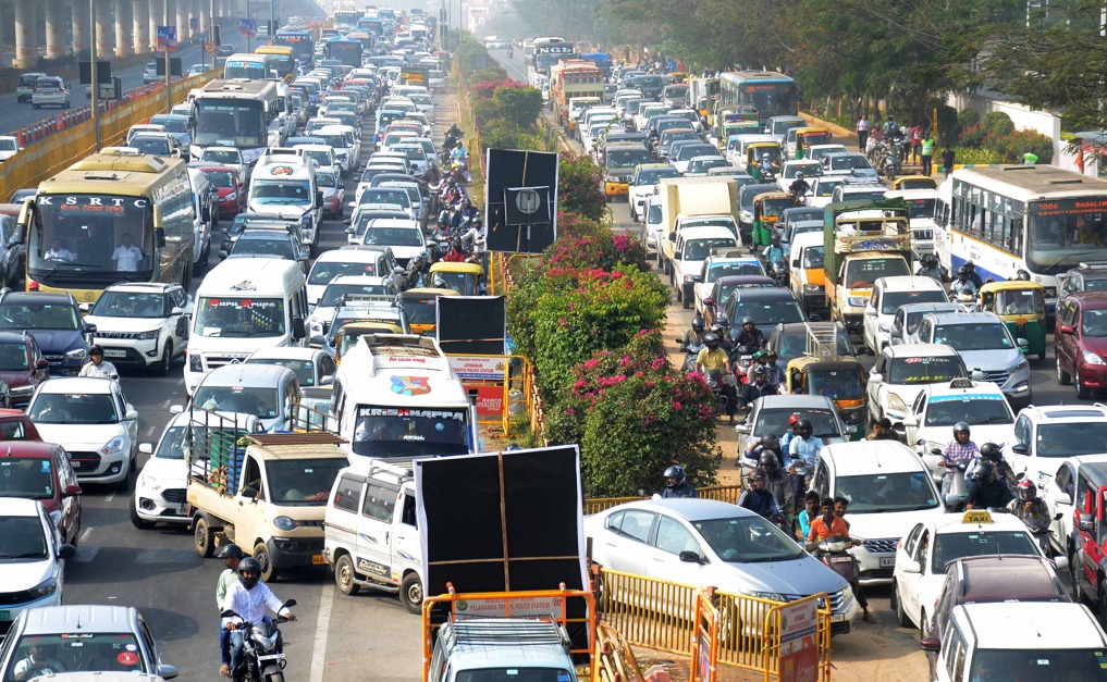 Bengaluru GCC employees face long commutes, Wednesdays busiest for office travel: Report