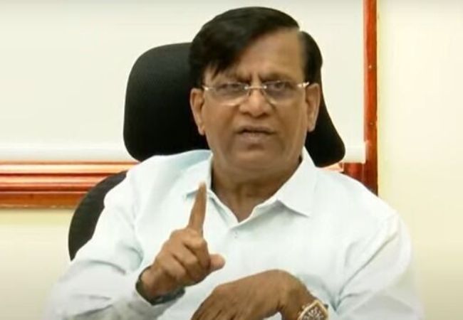 CM change talks 'irrelevant', Siddaramaiah will complete 5 years: Cong leader