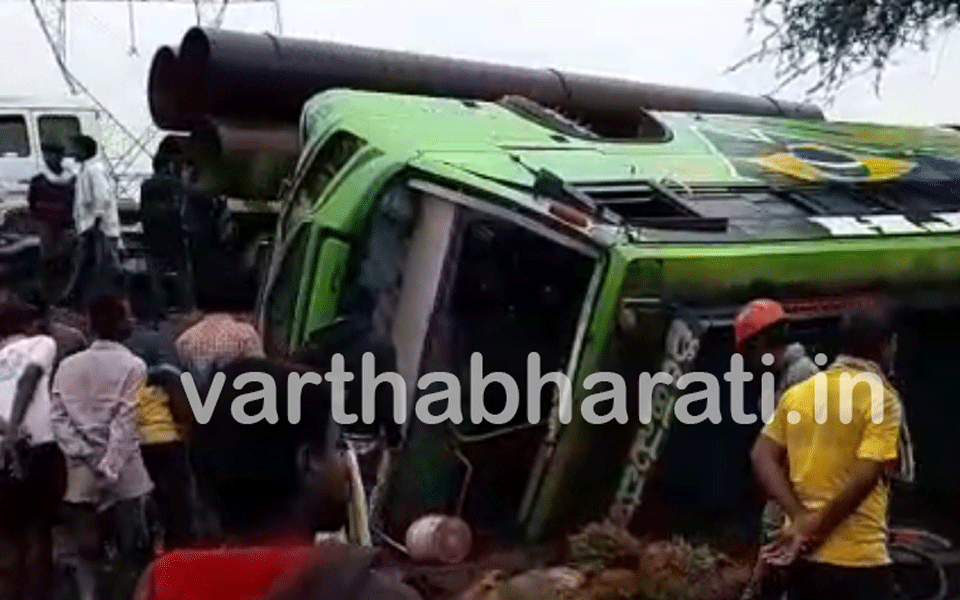 Davangere: Bus turns over, 11 injured