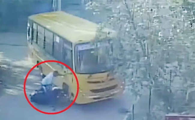 Bengaluru: School bus hits motorbike; children aged 2, 4 years mowed down