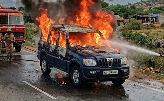 Karnataka: Elderly man dies after his car catches fire
