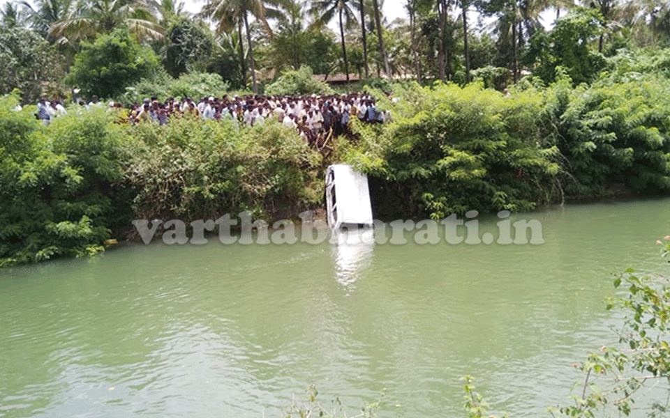 Four of family drown as car plunges into canal