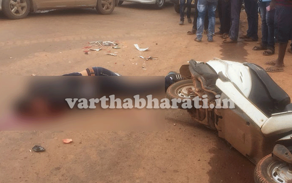 Hubballi: Youth dies when lorry rams scooter