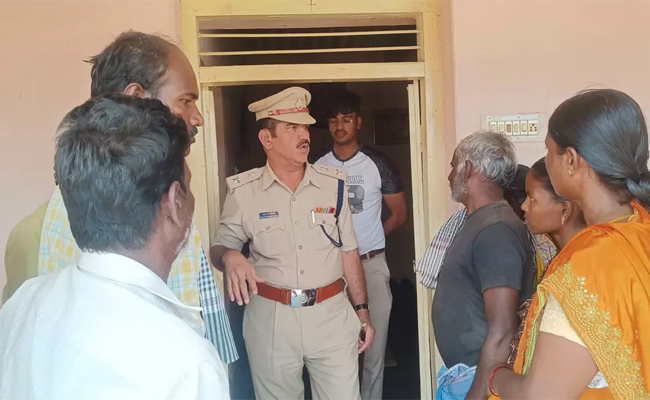 Chamarajanagar: Woman found dead, father alleges dowry harassment