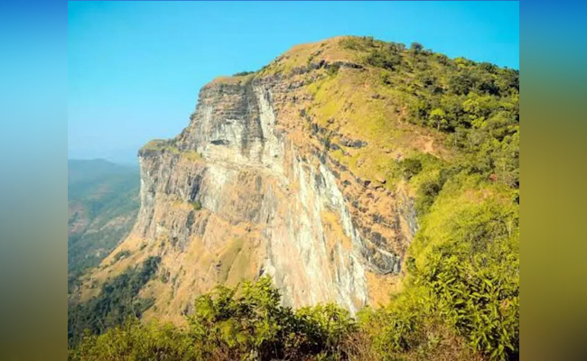 Google Maps image showing crack at Rani Jhari tourist spot triggers concern in Chikkamagaluru