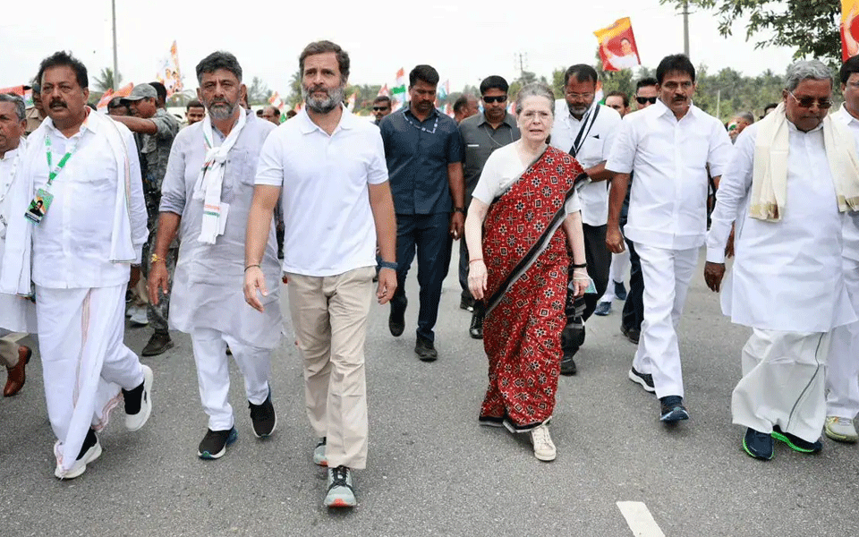 Congress poll: Rahul Ghandi, leaders part of Bharat Jodo Yatra to vote at campsite in Karnataka