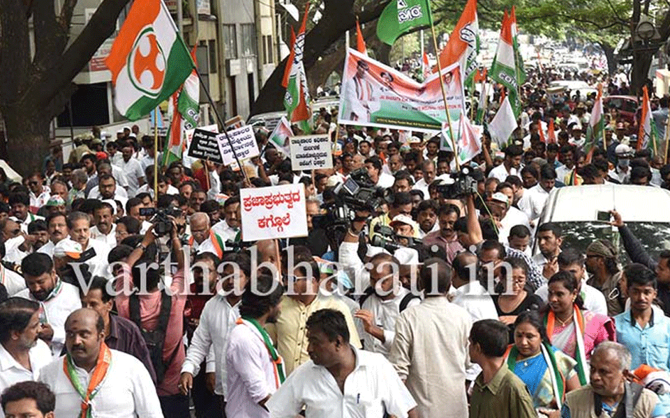 Cong leaders, workers take out Raj Bhavan chalo against Gov