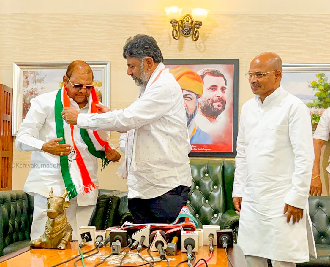 Former minister Baburao Chinchansur joins Congress two days after quitting BJP