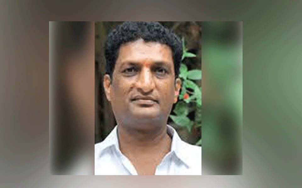 BBMP corporator attempts suicide in front of police