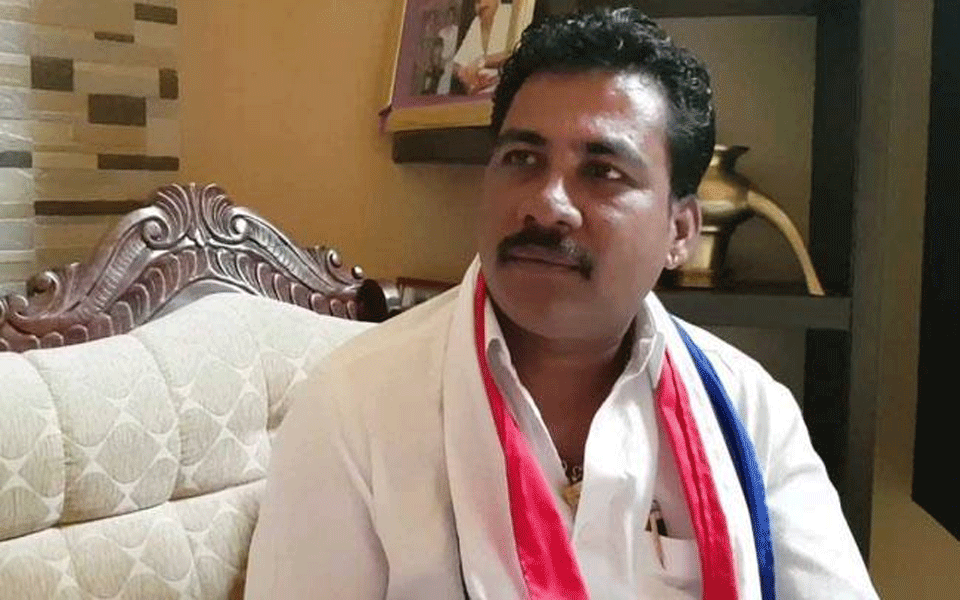 Chai-wala-turned-crorepati to contest against BJP sitting MLA