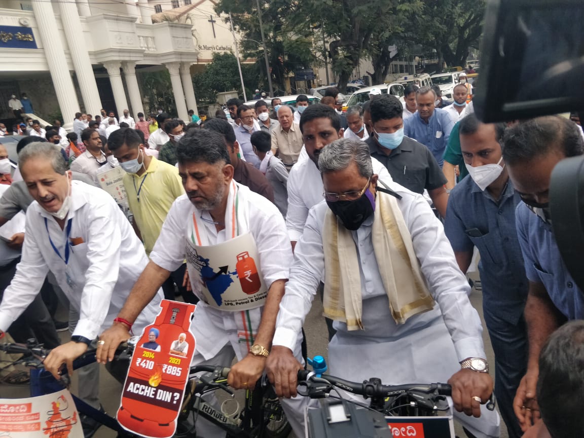 Karnataka: Congress leaders take out cycle rally to protest hike in fuel prices