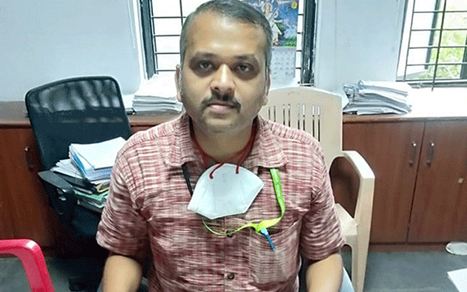 Shimoga DC office employee who went missing, withdrew cash from ATM after leaving home