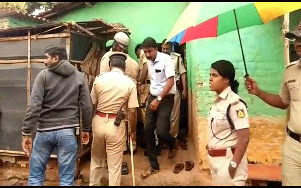 Hubballi: Police conduct surprise searches on houses of rowdy-sheeters