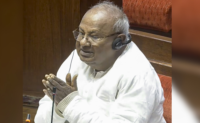 Was in 'forced marriage' with Cong; Gowda hits back at Kharge