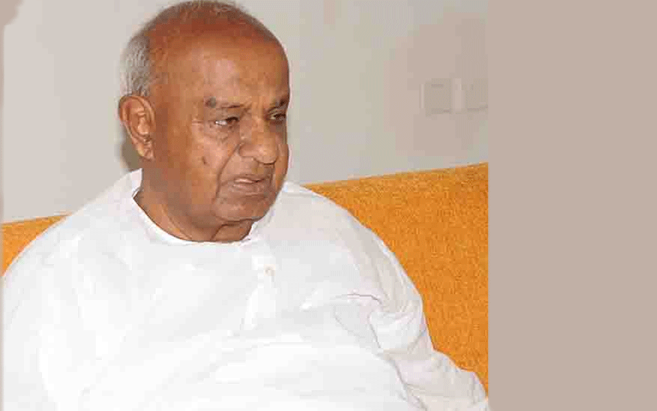 Deve gowda reacts to yeddyurappa's statement all fathers son politics