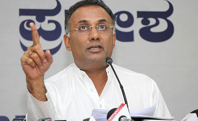 Health Minister Dinesh Gundu Rao criticizes Centre for steep hike in commercial LPG price