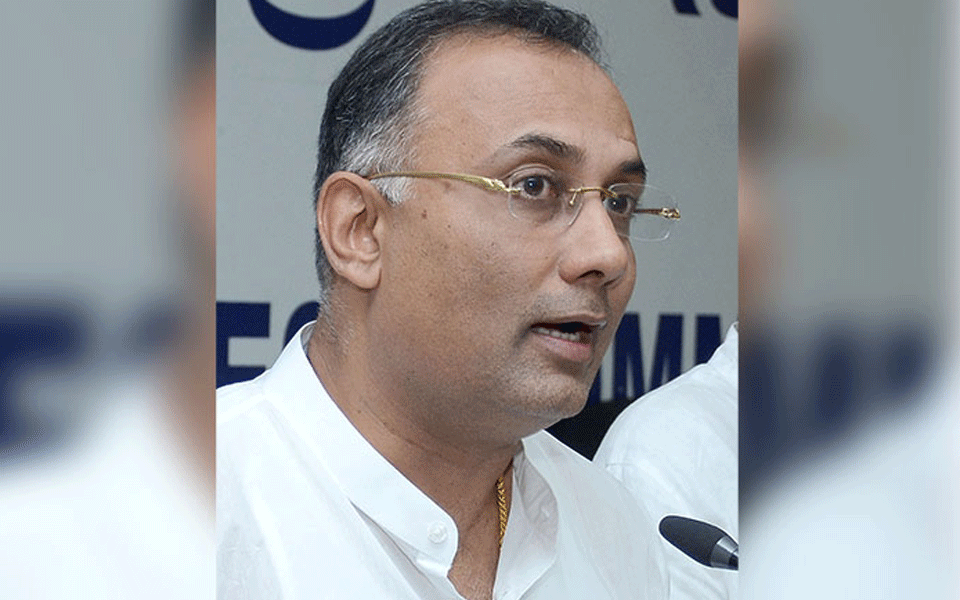 Those fighting on the border are soldiers, not RSS workers: Dinesh Gundu Rao