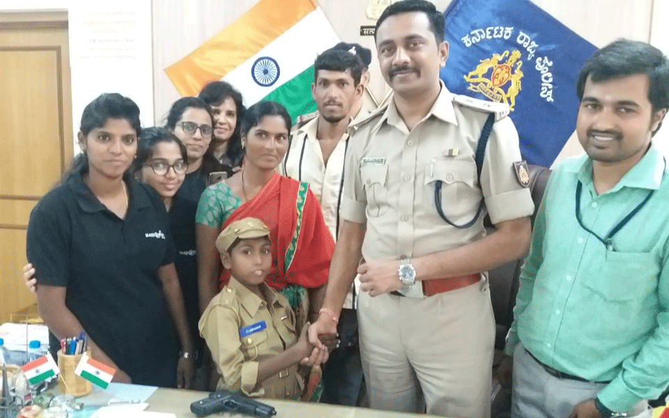 Bengaluru: Sub-inspector fulfills desire of the boy suffering from deadly disease