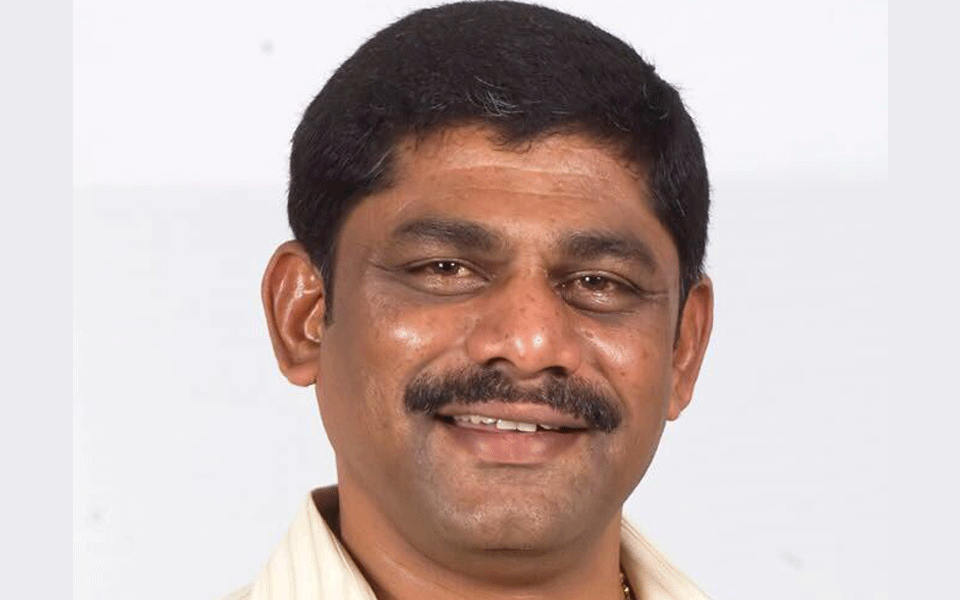 BSY is playing without umpire: MP D.K Suresh