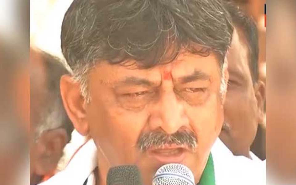 DK Shivakumar gets emotional while talking to activists