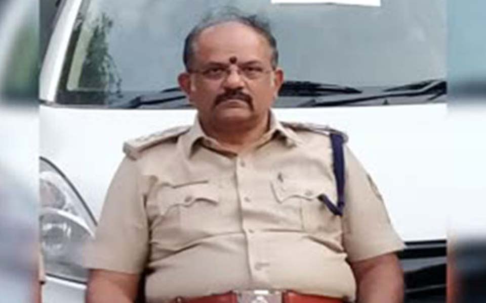 Mandya: Dy.SP attempts suicide by slitting leg, hand; hospitalised