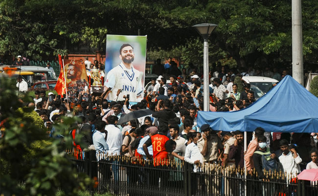 15 fans injured, 3 seriously, during RCB victory celebrations outside Vidhana Soudha
