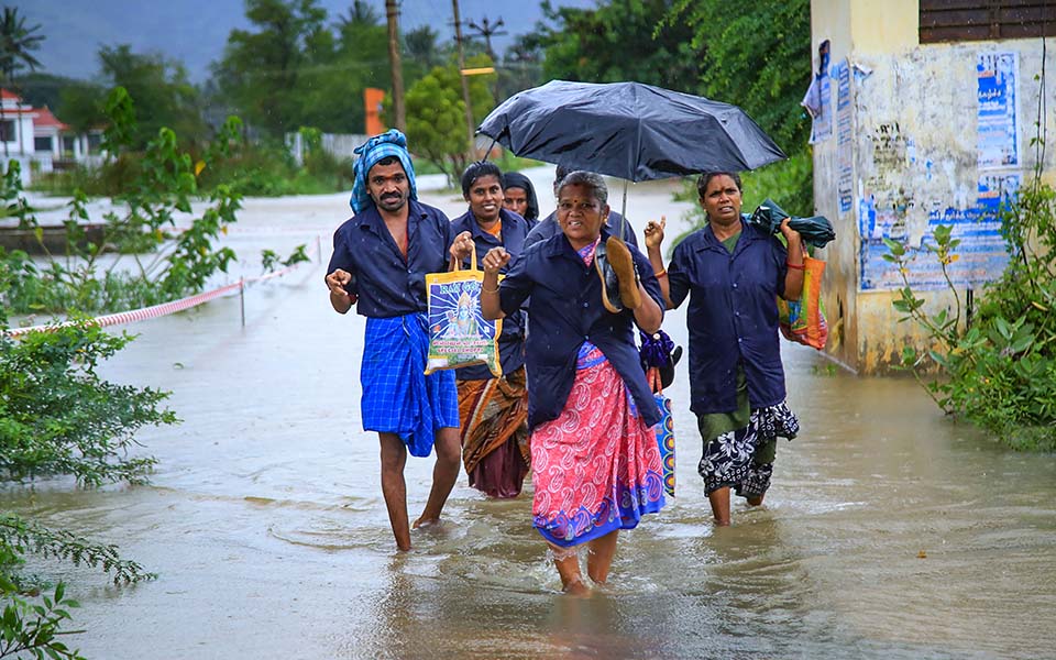 Torrential rains create flood scare in parts of Karnataka
