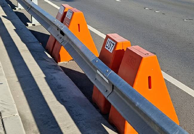 Mandya: Crash barriers installed along 35 km of Visvesvaraya Canal
