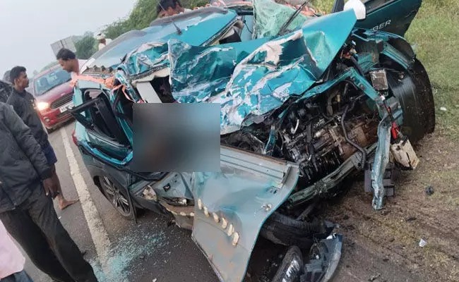 Gadag | Severe accident between lorry-car: Couple dead, two children injured