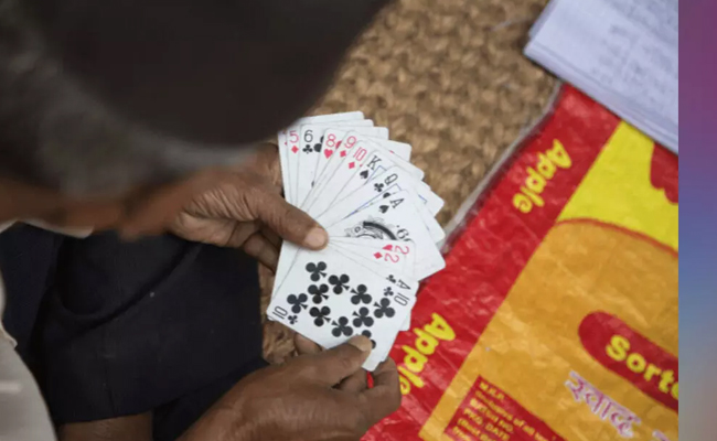 Kalaburagi: Two cops suspended allegedly after being caught gambling