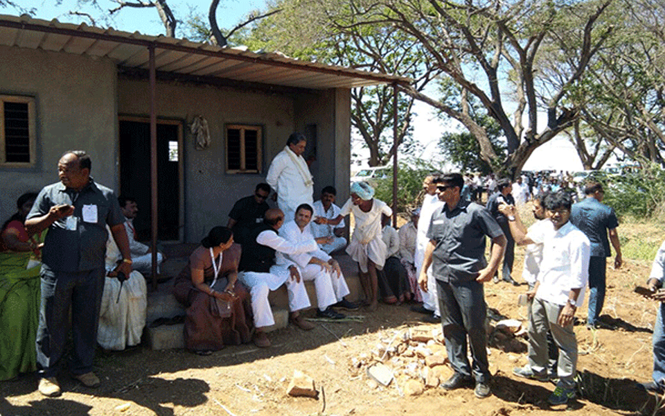 Rahul Gandhi interacts with farmers