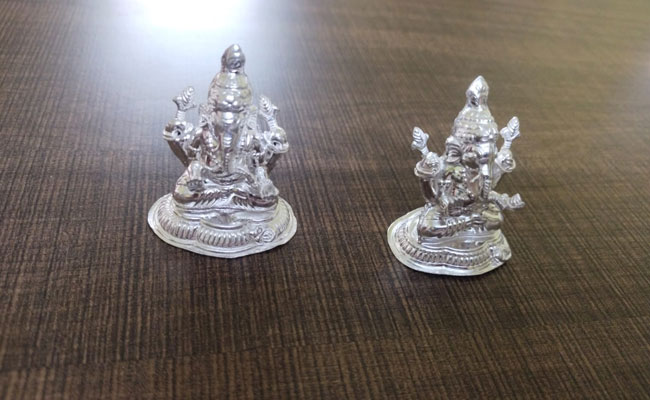 Officials seize silver idols of Ganesha being distributed to voters on behalf of BJP candidate