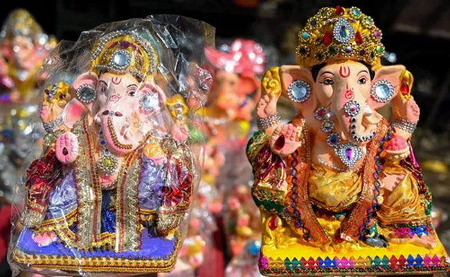 Devotees throng temples across Bengaluru to offer prayers on Ganesh Chaturthi