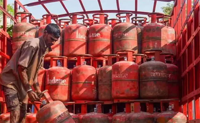 West Asia conflict: Bengaluru LPG consumers engage in panic booking