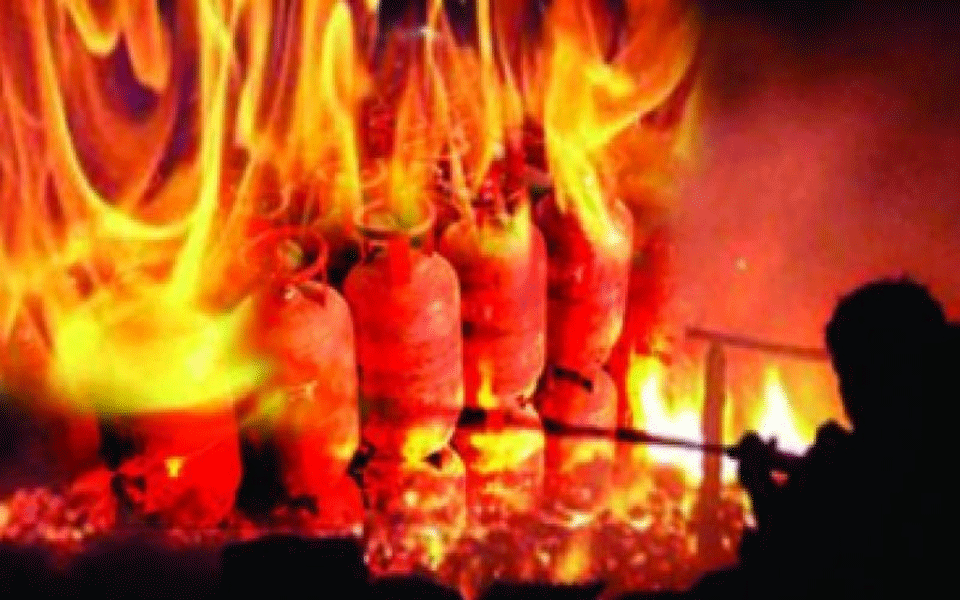 Ramnagar: Cylinder explosion in factory, three die