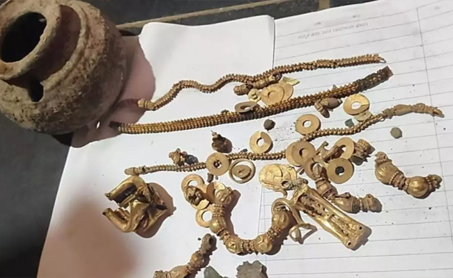 Treasure hunt begins after gold ornaments unearthed in Karnataka's Lakkundi village