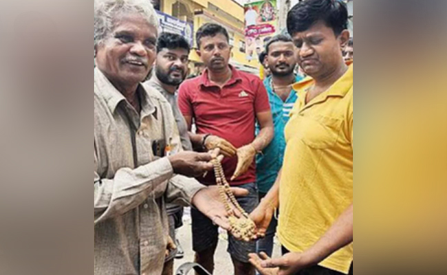 Gold chain worth Rs 4 lakh recovered after mistaken immersion with Ganesha idol in Bengaluru