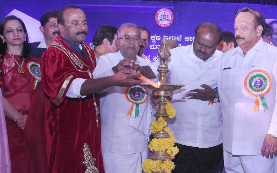 Fund is from state govt, but credit goes to centre: CM Kumaraswamy