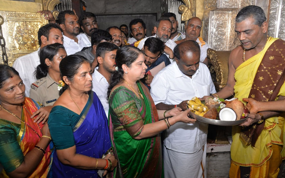 Kumaraswamy prays at Mysuru temple ahead of taking oath