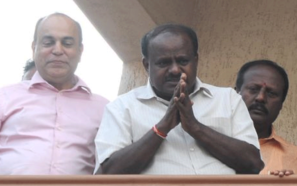 Invited to form government, oath-taking on Monday: Kumaraswamy