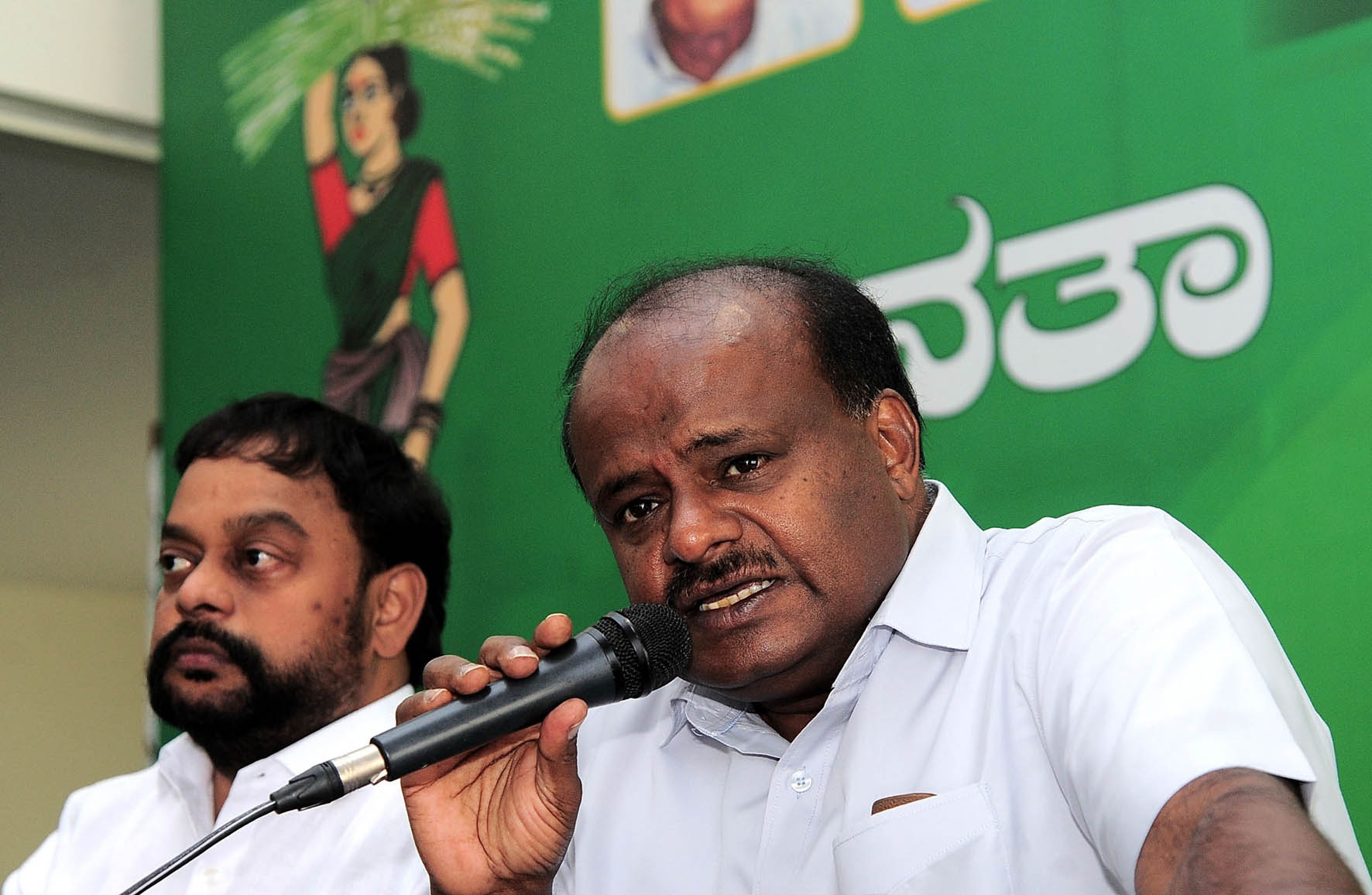 Will you give away land which Tipu Sultan donated for Temples, should that community ask?: HDK