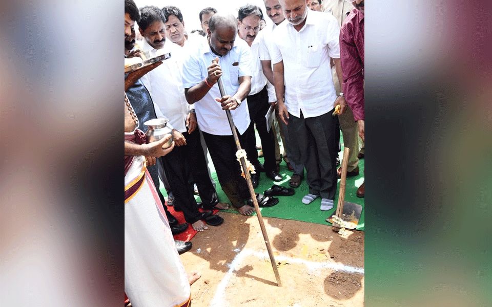 CM Kumaraswamy lays foundation stone for Rs. 540 crore drinking water plant in Ramnagar